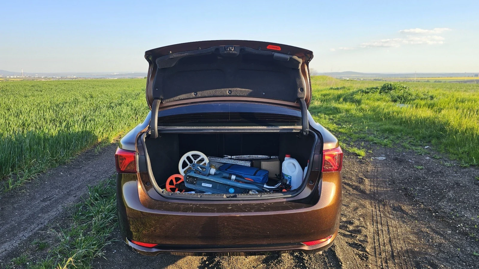 Toyota Avensis 2.0 D-4D, снимка 5 - Автомобили и джипове - 54313796