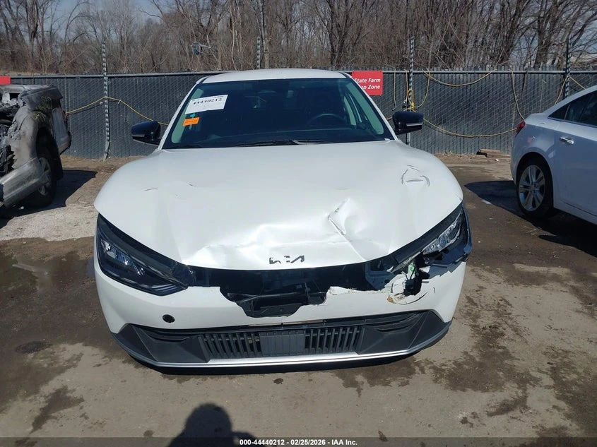 Kia EV6 Light, снимка 13 - Автомобили и джипове - 55004657