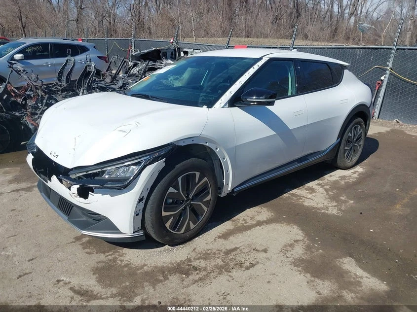 Kia EV6 Light, снимка 2 - Автомобили и джипове - 55004657