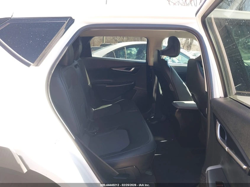 Kia EV6 Light, снимка 8 - Автомобили и джипове - 55004657