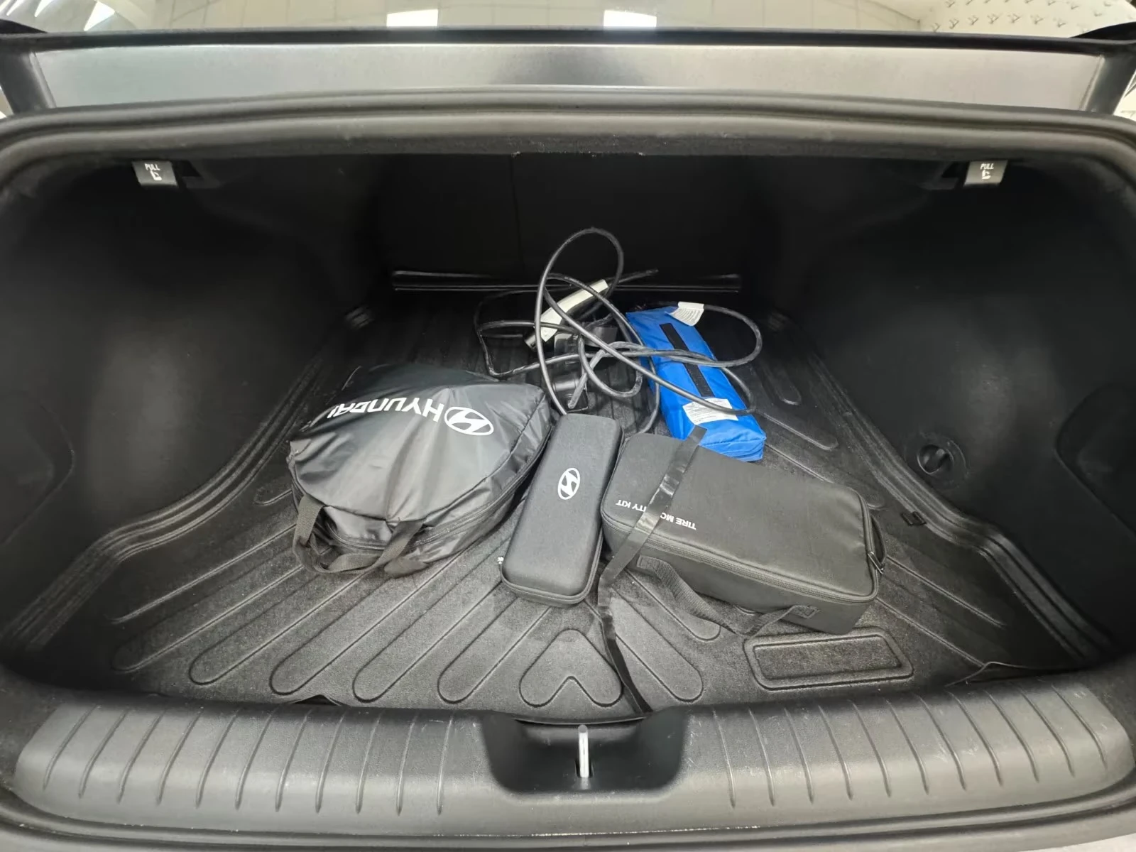 Hyundai Ioniq 6 AWD 77kWh UNIQ 360* DIST HUD PANO SV Winter Pack+ , снимка 17 - Автомобили и джипове - 55387403