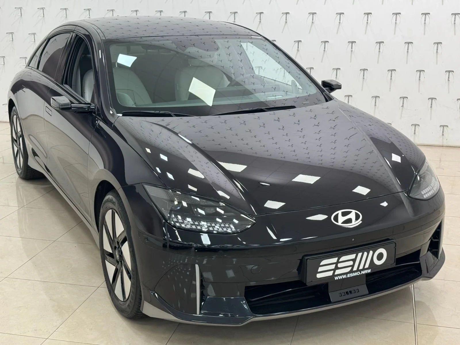 Hyundai Ioniq 6 AWD 77kWh UNIQ 360* DIST HUD BOSE SV Winter Pack+ , снимка 2 - Автомобили и джипове - 55715526