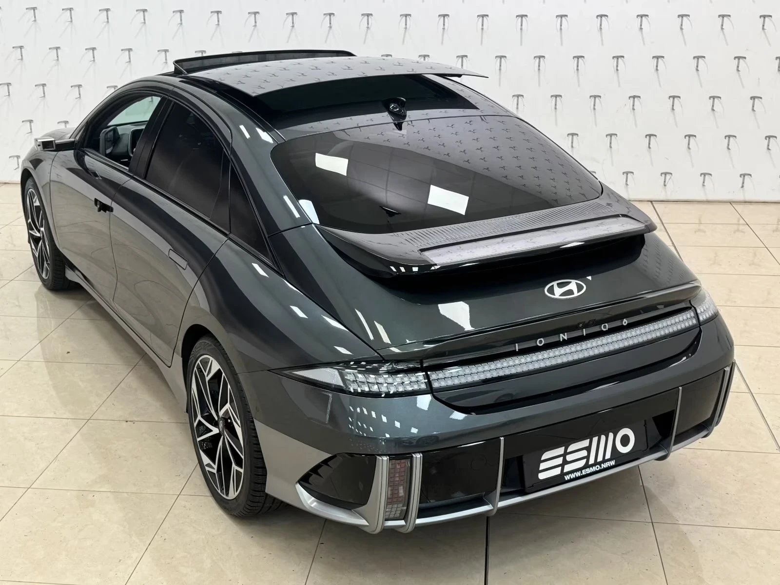 Hyundai Ioniq 6 AWD 77kWh UNIQ 360* DIST HUD PANO SV Winter Pack+ , снимка 7 - Автомобили и джипове - 55387403