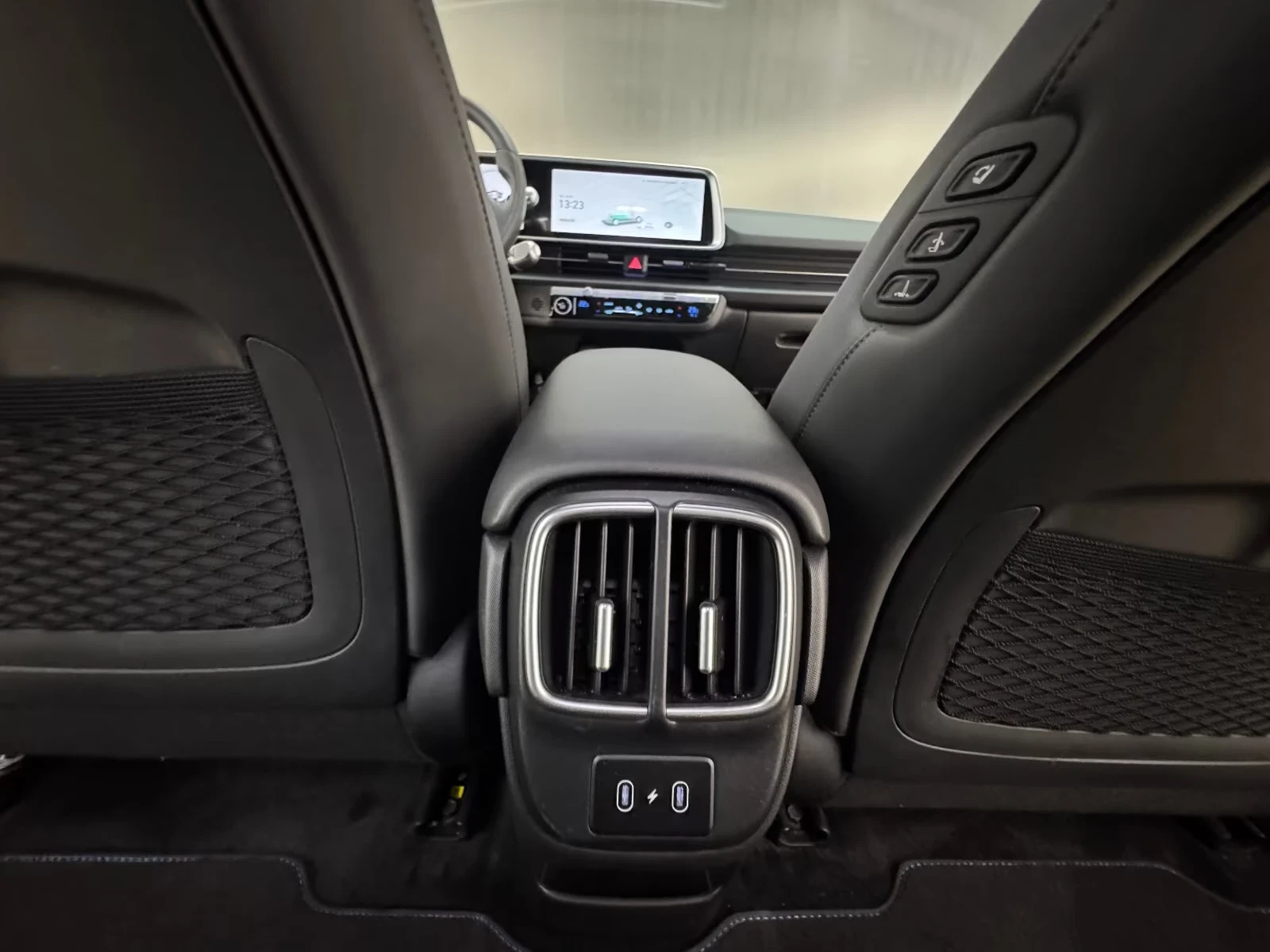Hyundai Ioniq 6 AWD UNIQ 77kWh 360* BOSE DISTR HUD Winter Package+, снимка 14 - Автомобили и джипове - 55200043