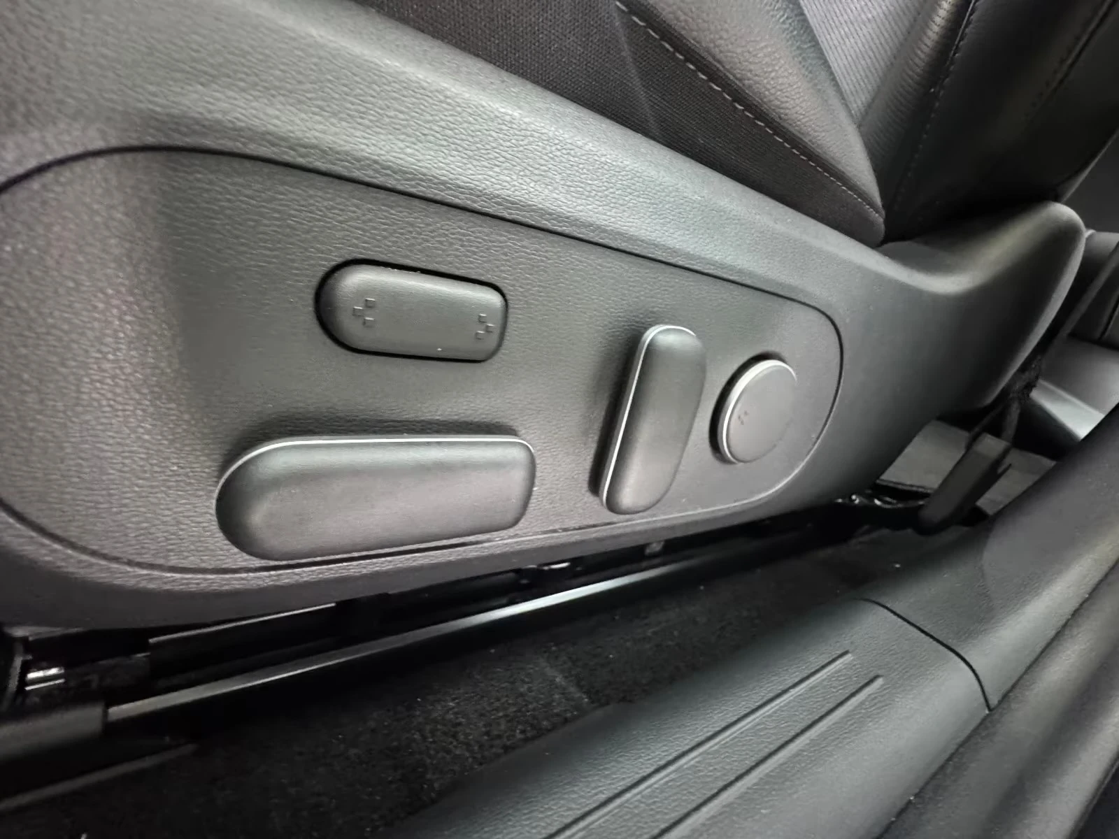 Hyundai Ioniq 6 AWD UNIQ 77kWh 360* BOSE DISTR HUD Winter Package+, снимка 6 - Автомобили и джипове - 55200043