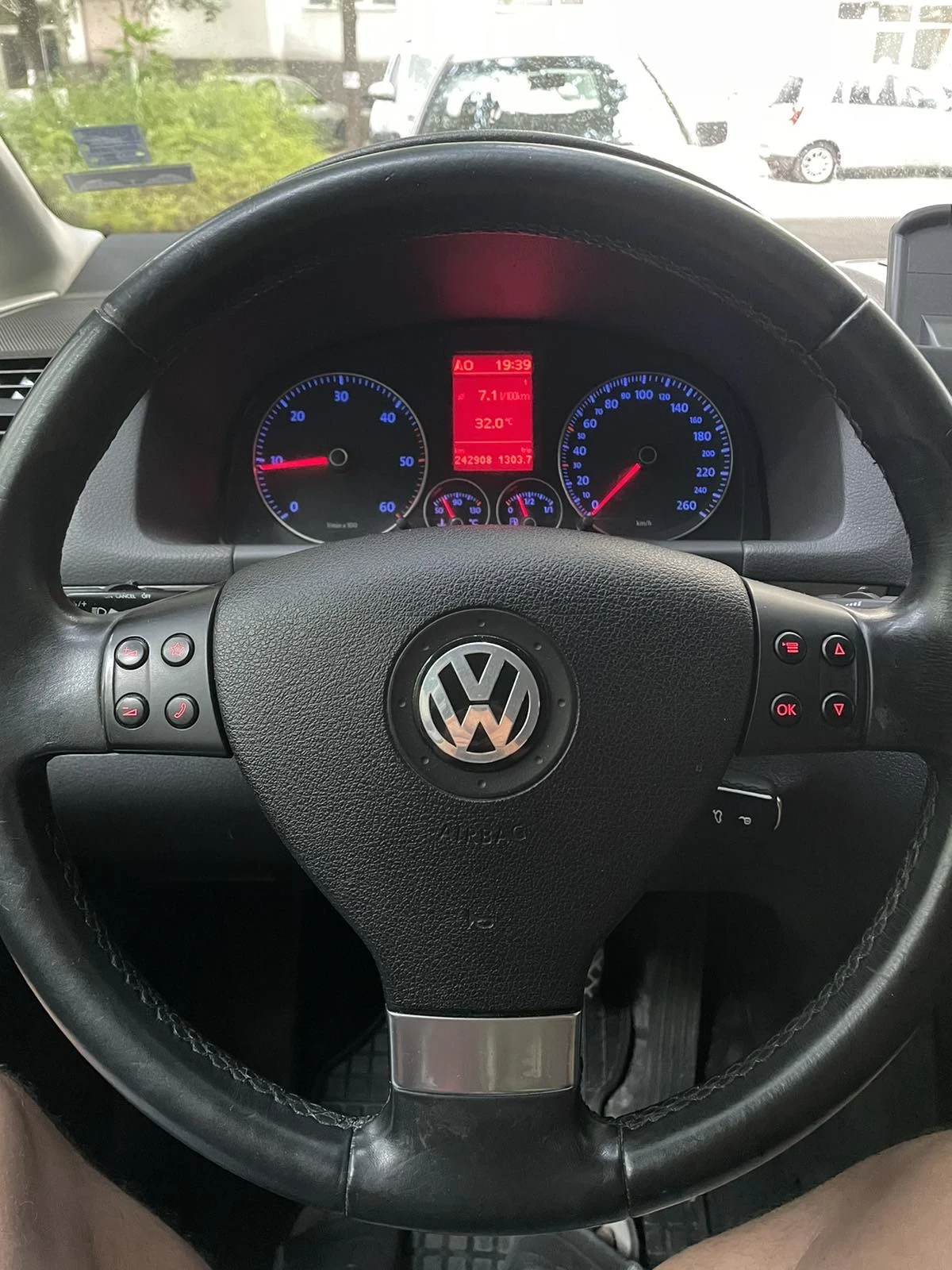 VW Touran, снимка 12 - Автомобили и джипове - 55564740