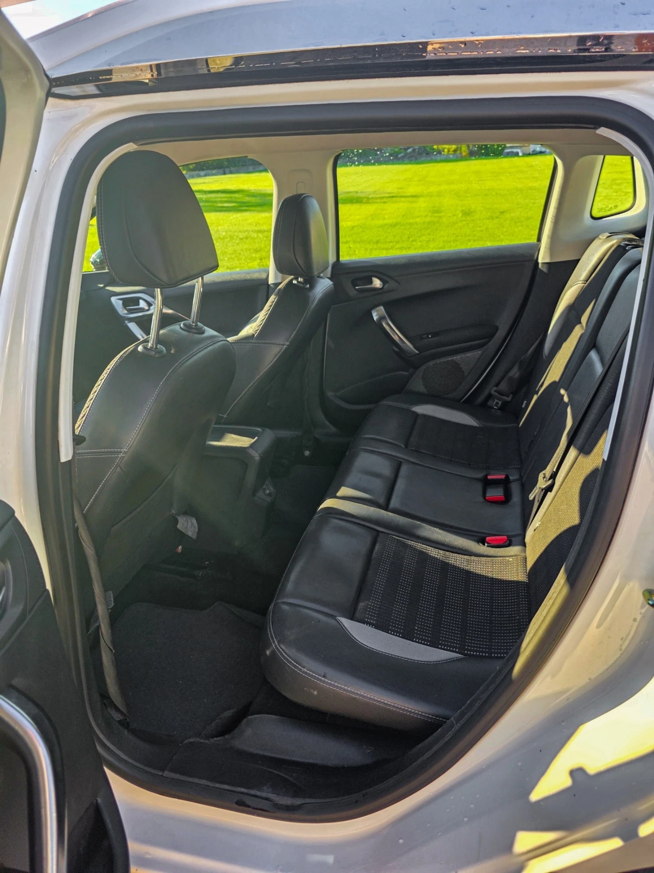 Peugeot 2008 Allure 1.6 e-HDi 92 k.c. , снимка 7 - Автомобили и джипове - 55621736