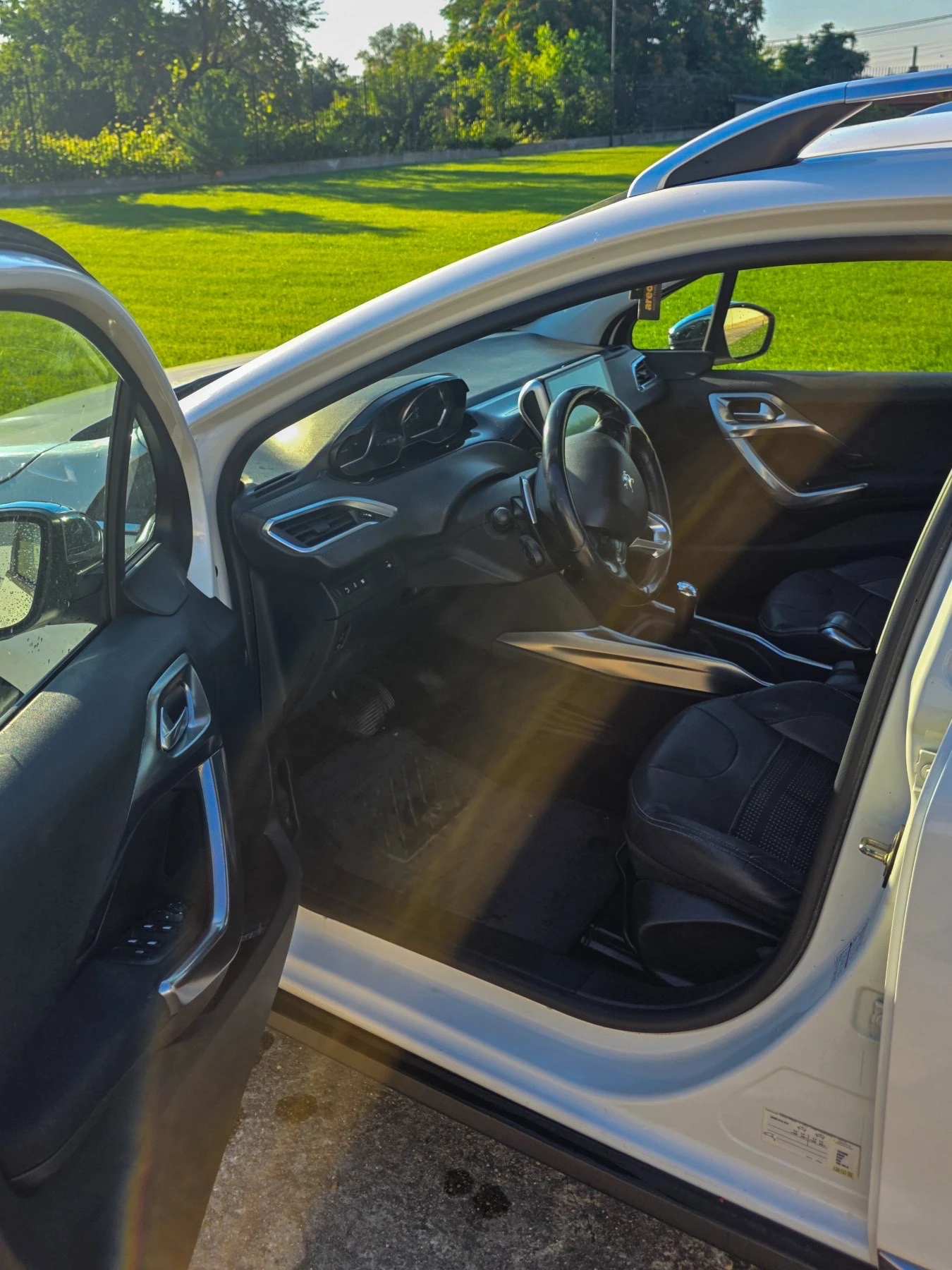 Peugeot 2008 Allure 1.6 e-HDi 92 k.c. , снимка 6 - Автомобили и джипове - 55621736