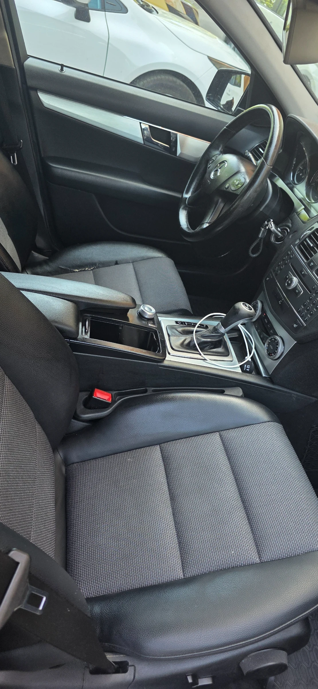 Mercedes-Benz C 350 4-MATIC, снимка 16 - Автомобили и джипове - 55905654