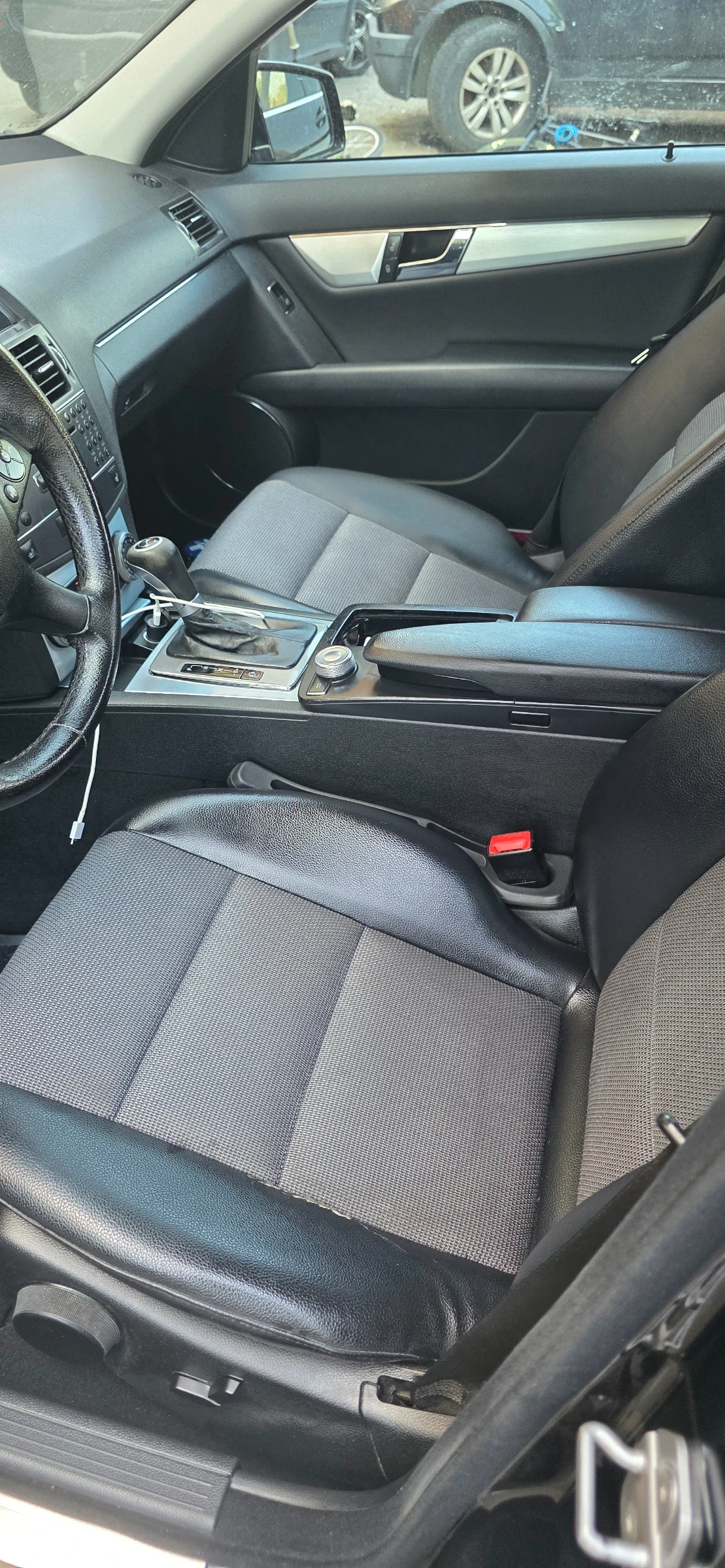 Mercedes-Benz C 350 4-MATIC, снимка 14 - Автомобили и джипове - 55905654