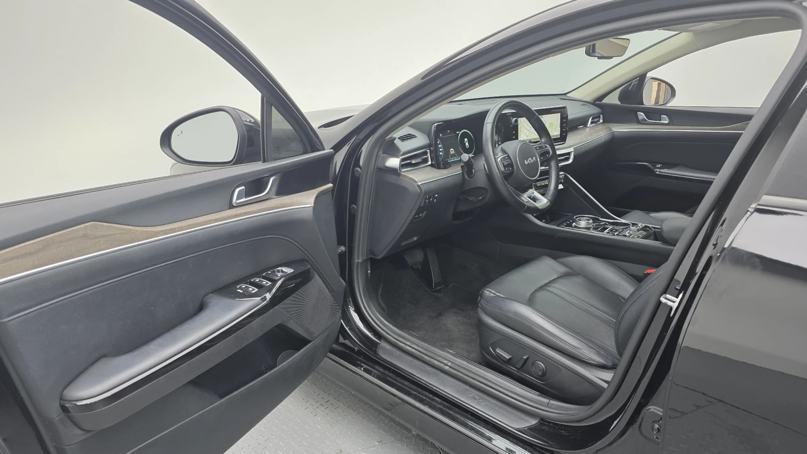 Kia K5 Noblesse* 360* BLIND SPOT* ПОДГРЕВ ВОЛАН* КРАЙНА Ц, снимка 10 - Автомобили и джипове - 56025038
