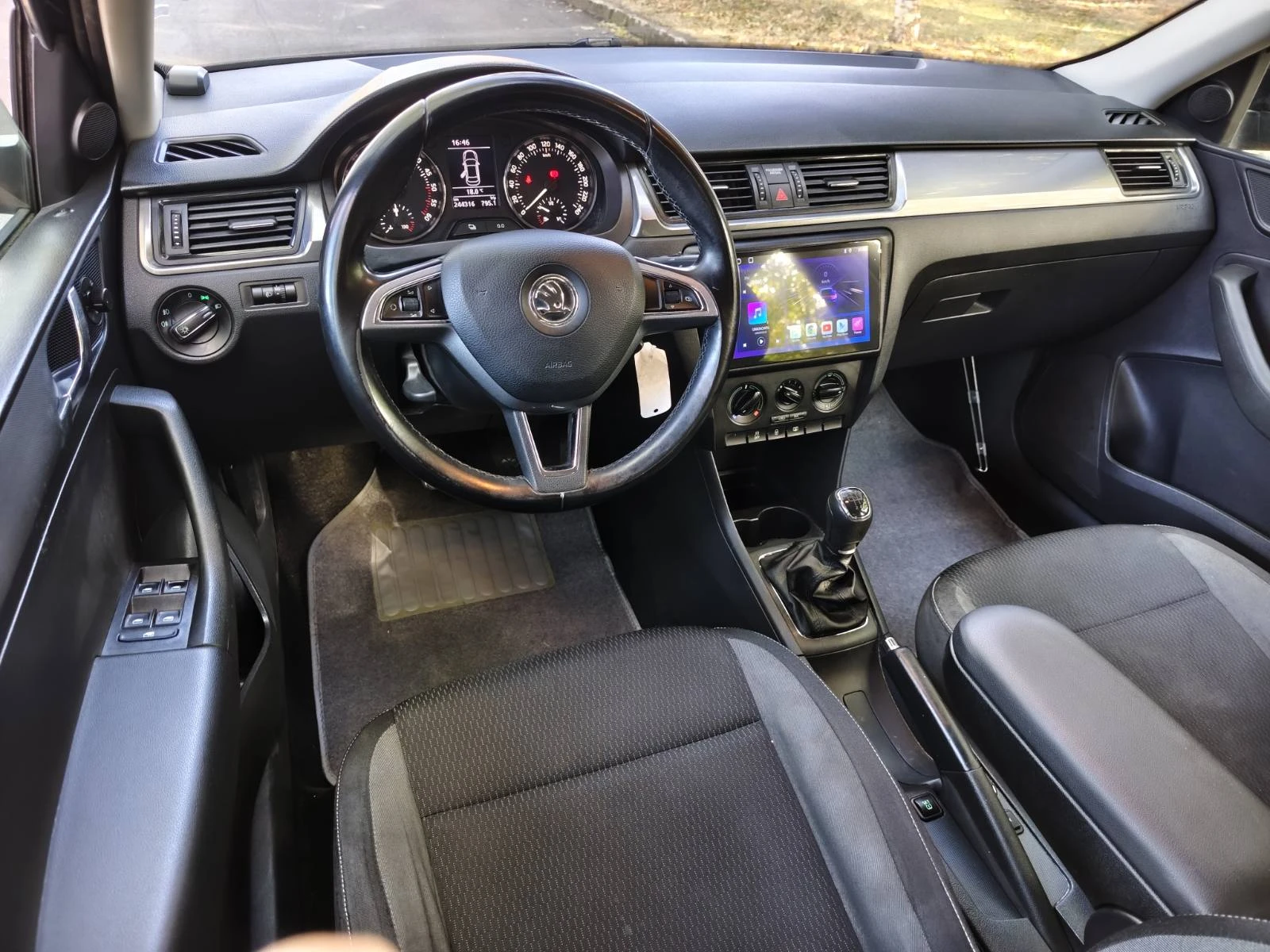 Skoda Rapid 2015 �. 1.6 TDI 105 �.�. / ������ / NAVI / ������ | Mobile.bg � ����������� 14