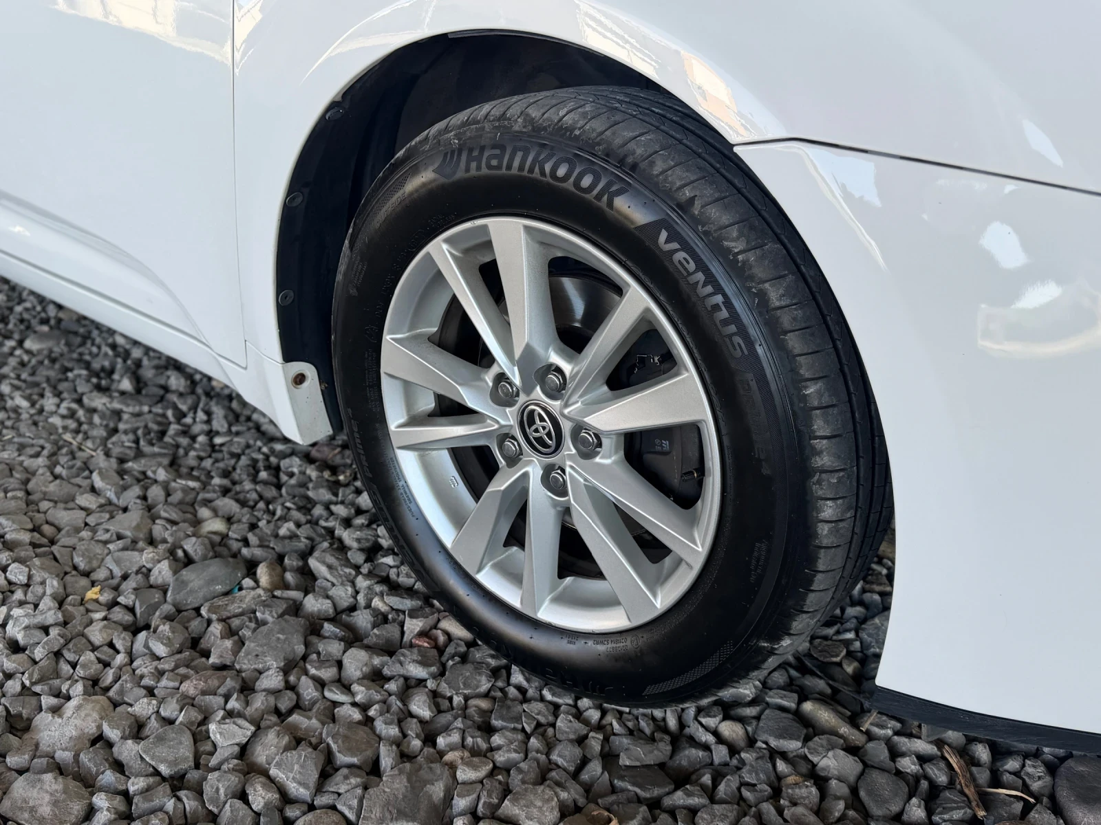 Toyota Avensis 2.0D4D 126кс 6ск Facelift, снимка 17 - Автомобили и джипове - 56338543