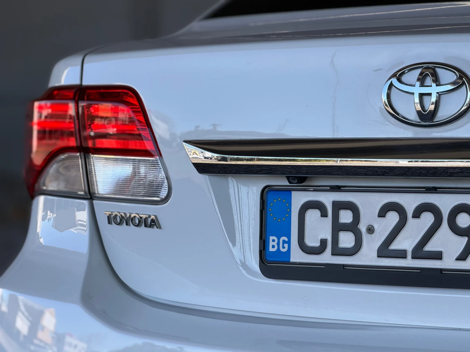 Toyota Avensis 2.0D4D 126кс 6ск Facelift, снимка 10 - Автомобили и джипове - 56338543