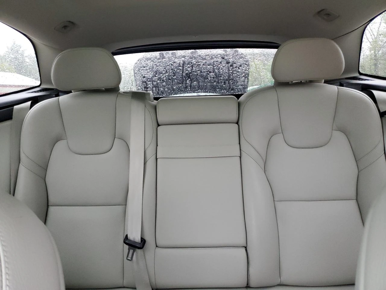 Volvo XC60 T5 MOMENTUM* ПЕРФЕКТНА - изображение 9