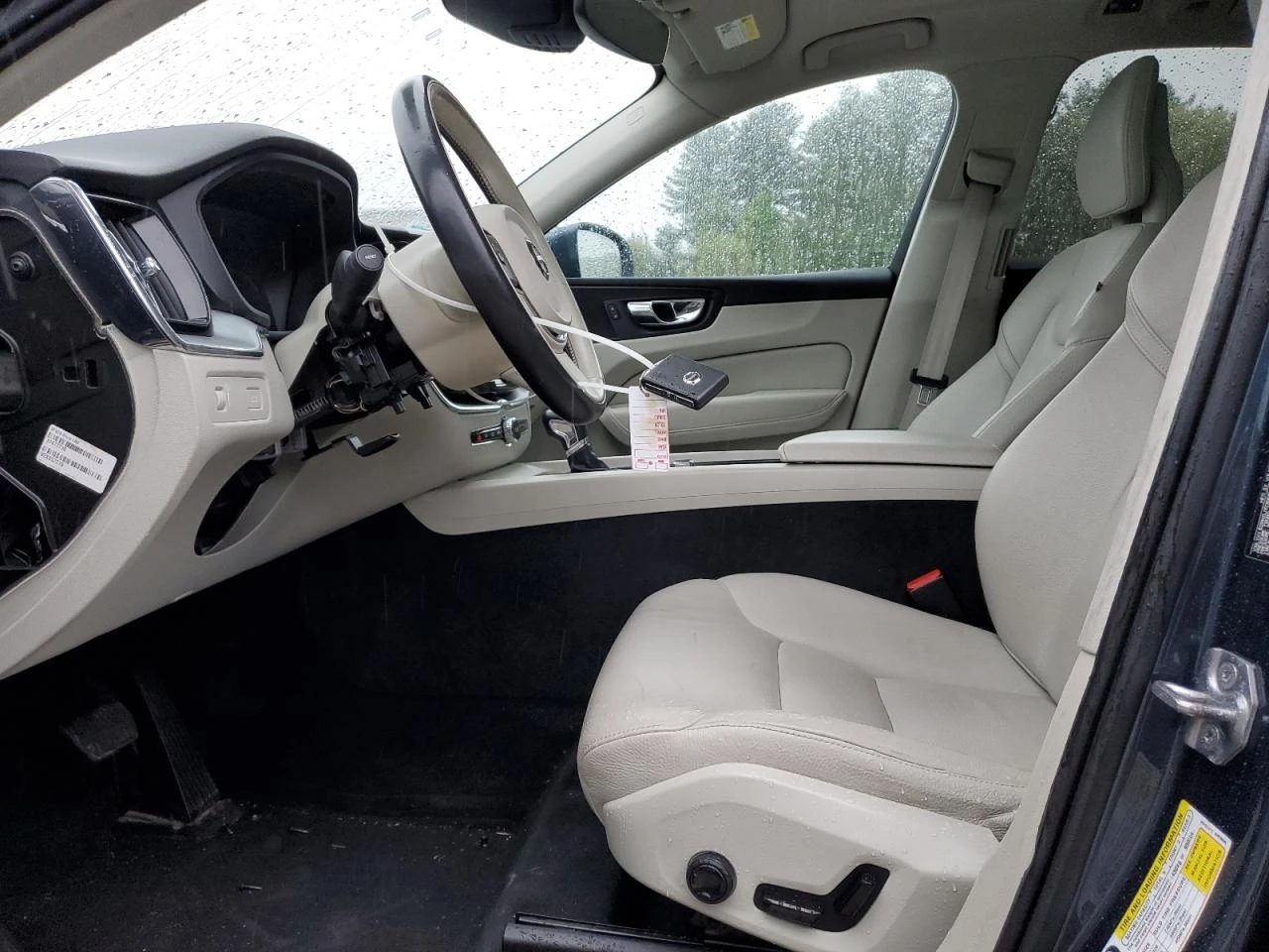 Volvo XC60 T5 MOMENTUM* ПЕРФЕКТНА - изображение 8