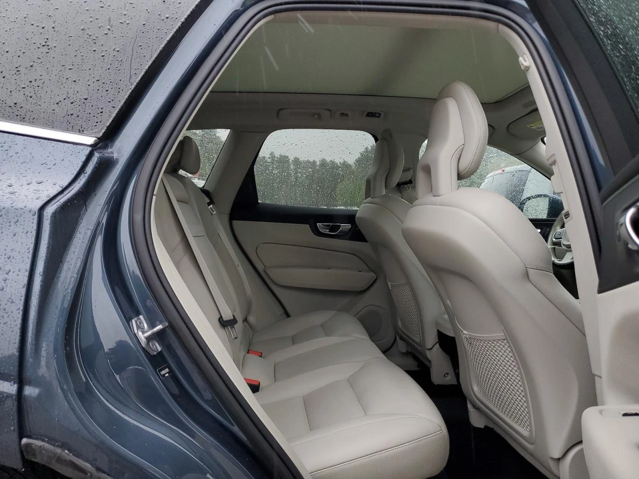 Volvo XC60 T5 MOMENTUM* ПЕРФЕКТНА - изображение 10
