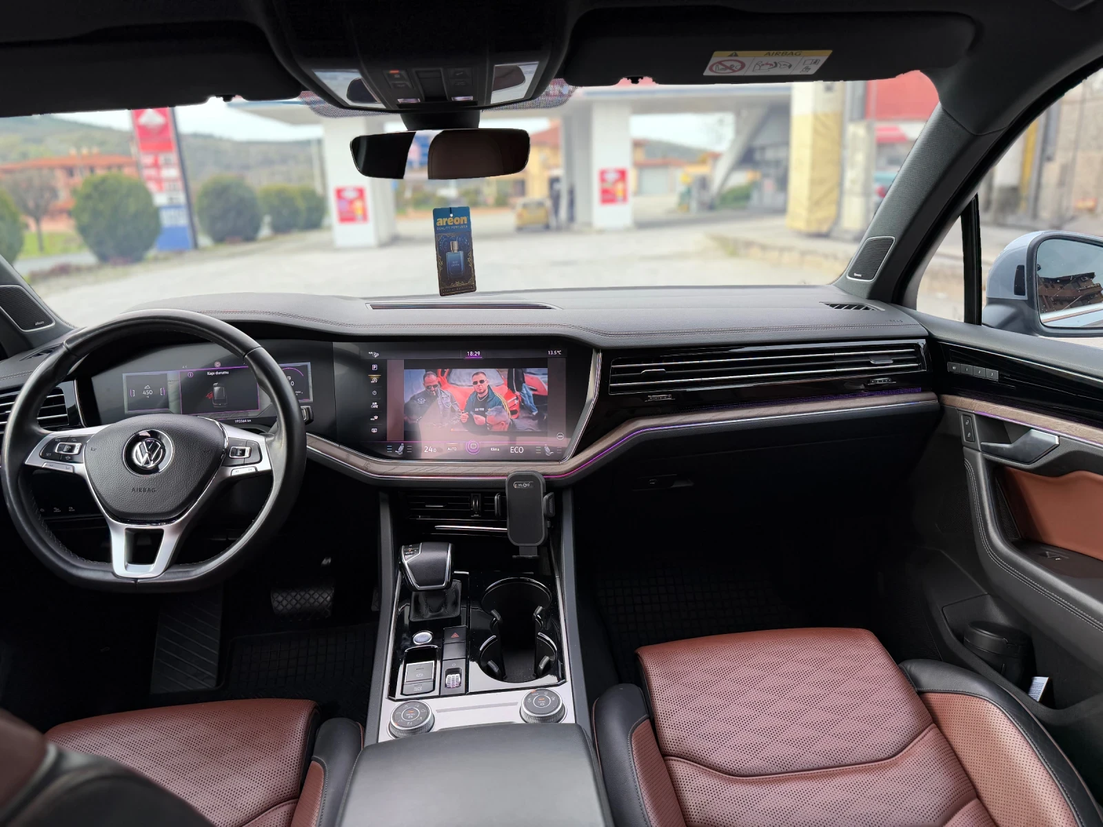 VW Touareg, снимка 9 - Автомобили и джипове - 54174528