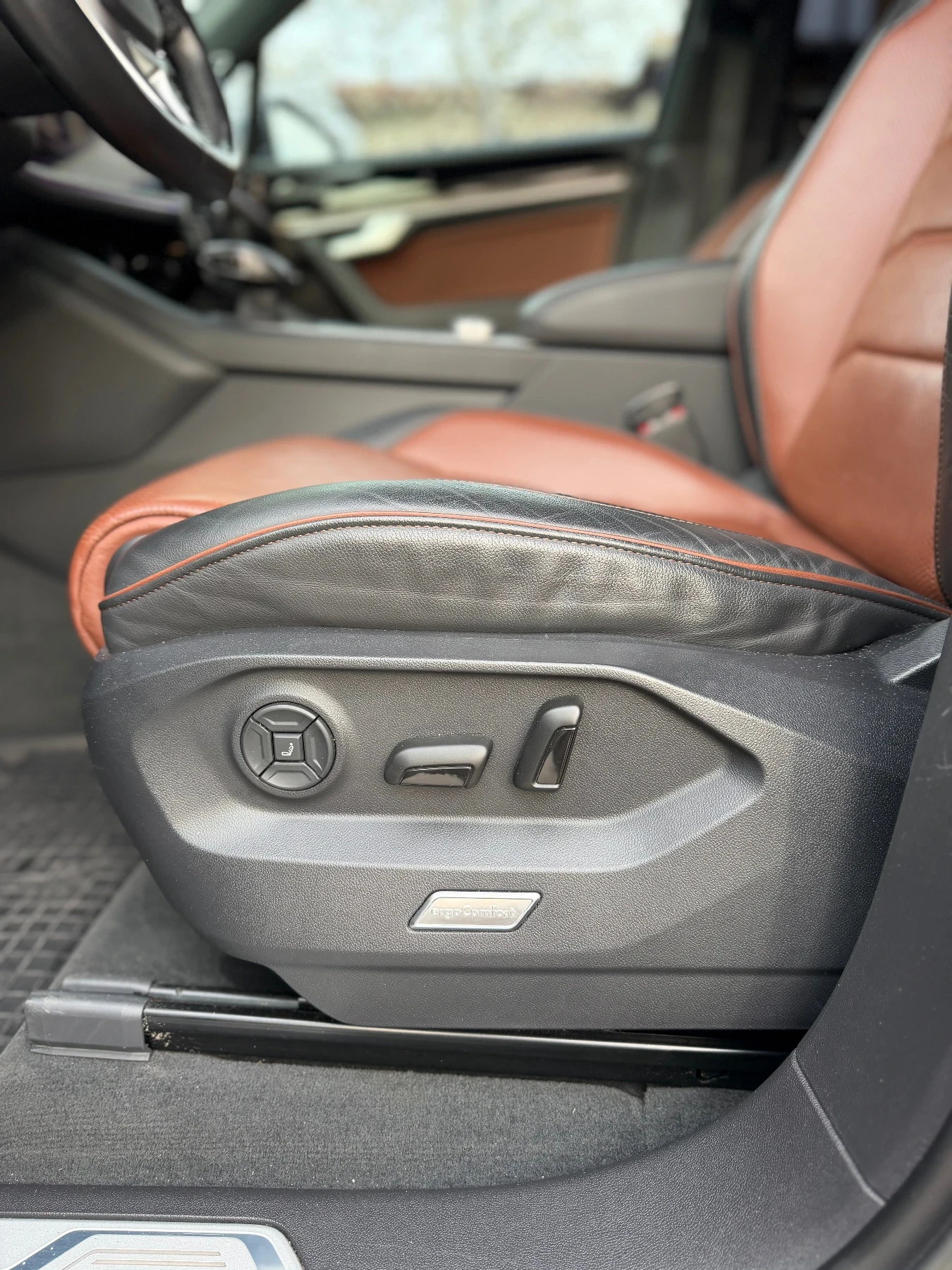 VW Touareg, снимка 6 - Автомобили и джипове - 54174528