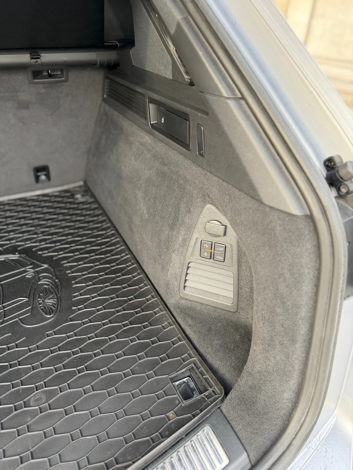 VW Touareg, снимка 11 - Автомобили и джипове - 54174528