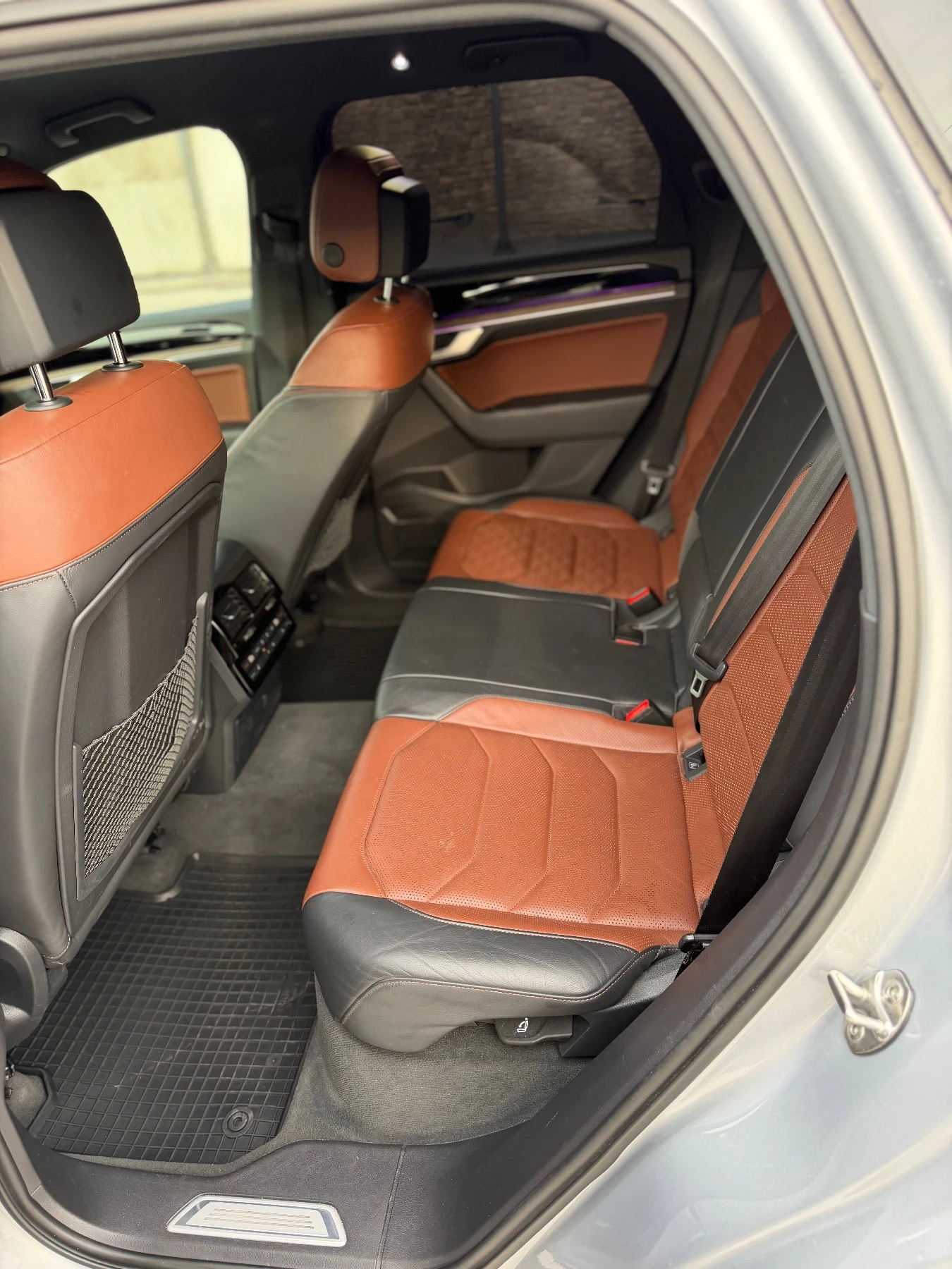 VW Touareg, снимка 10 - Автомобили и джипове - 54174528