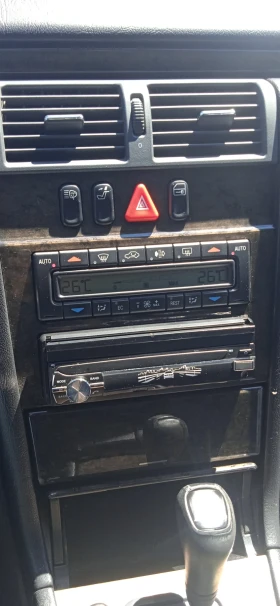Mercedes-Benz E 240, снимка 17