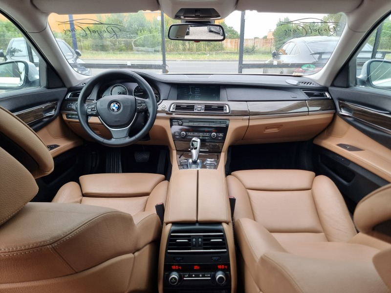 BMW 740 Individual // Softclose // Head Up //Key Less Go, снимка 13 - Автомобили и джипове - 46187373