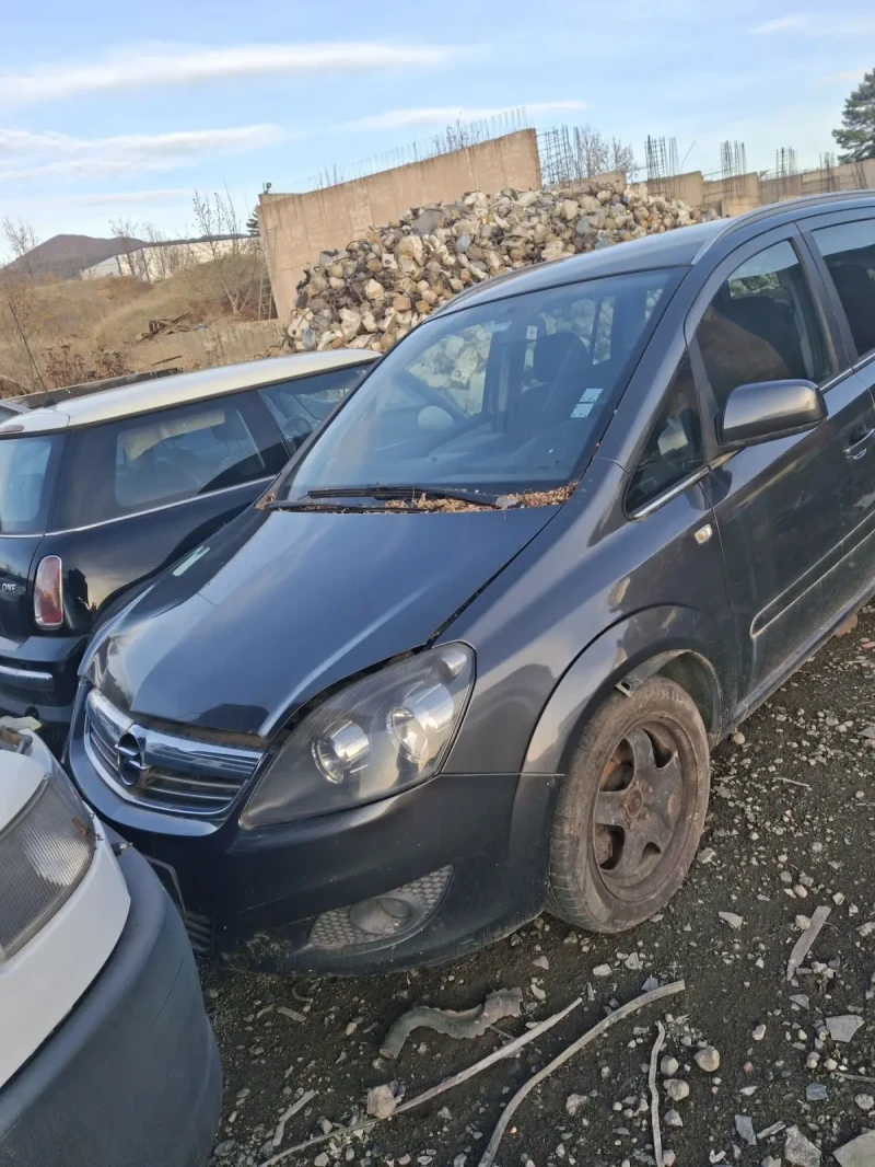 Opel Zafira, снимка 1 - Автомобили и джипове - 48054207