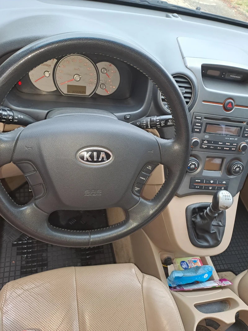 Kia Carens, снимка 8 - Автомобили и джипове - 48092207