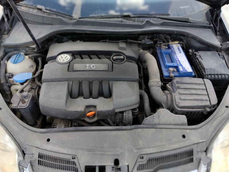 VW Jetta 1, 6i BSE, снимка 9 - Автомобили и джипове - 52474792