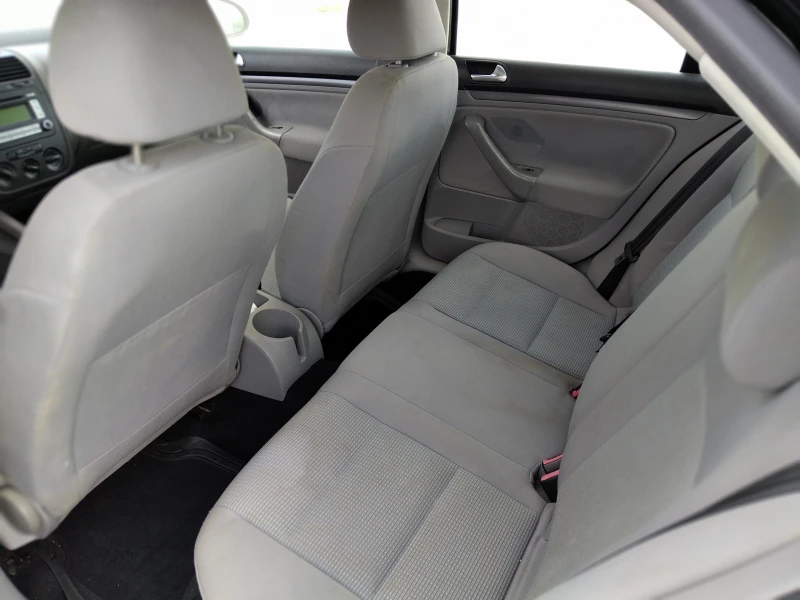 VW Jetta 1, 6i BSE, снимка 6 - Автомобили и джипове - 52474792