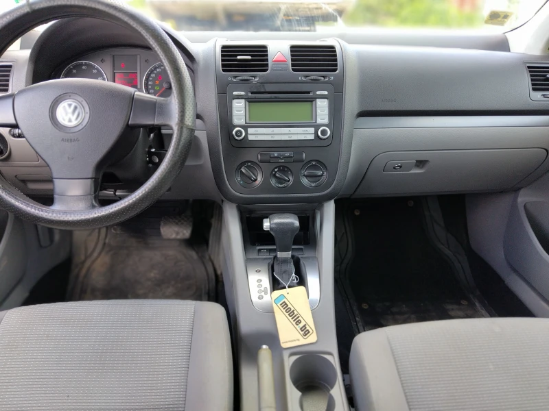 VW Jetta 1, 6i BSE, снимка 4 - Автомобили и джипове - 52474792