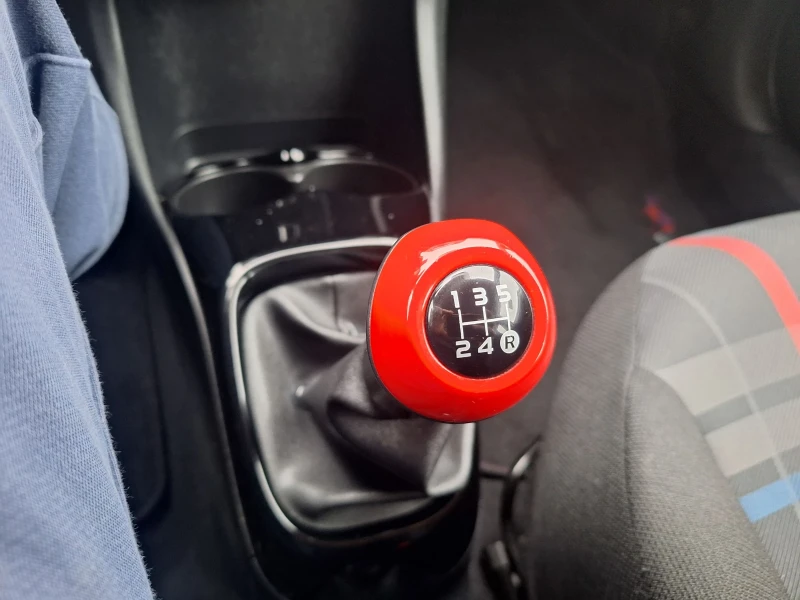 Peugeot 108 1.0 EURO6, снимка 13 - Автомобили и джипове - 53034558