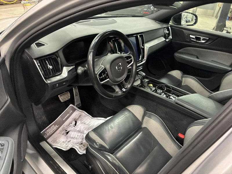 Volvo S60 R-Design* 360камери* Панорама* Дигитал* Подгрев* , снимка 7 - Автомобили и джипове - 53420023