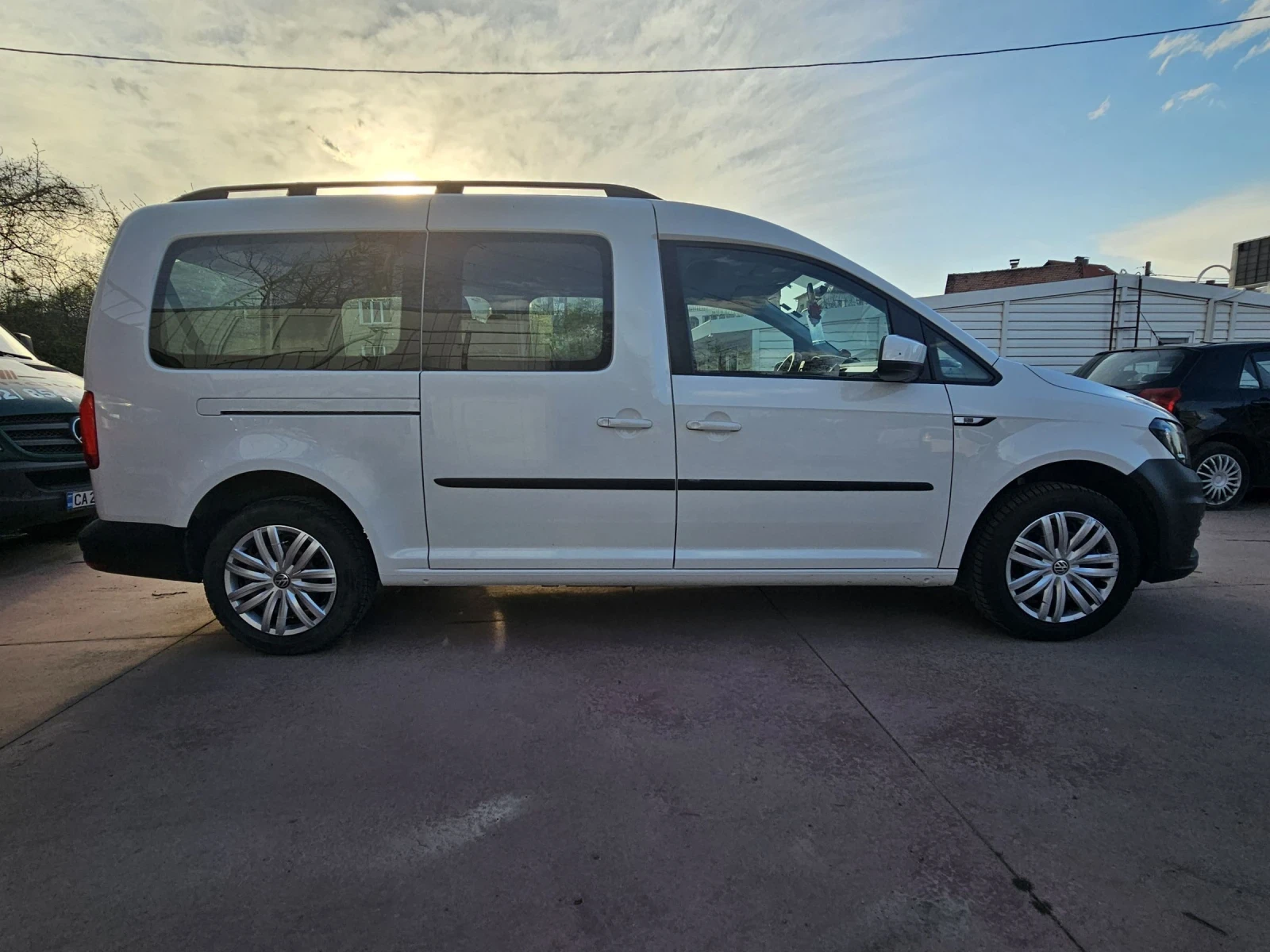 VW Caddy Maxi - дълга база 7 места 133000км. - изображение 2