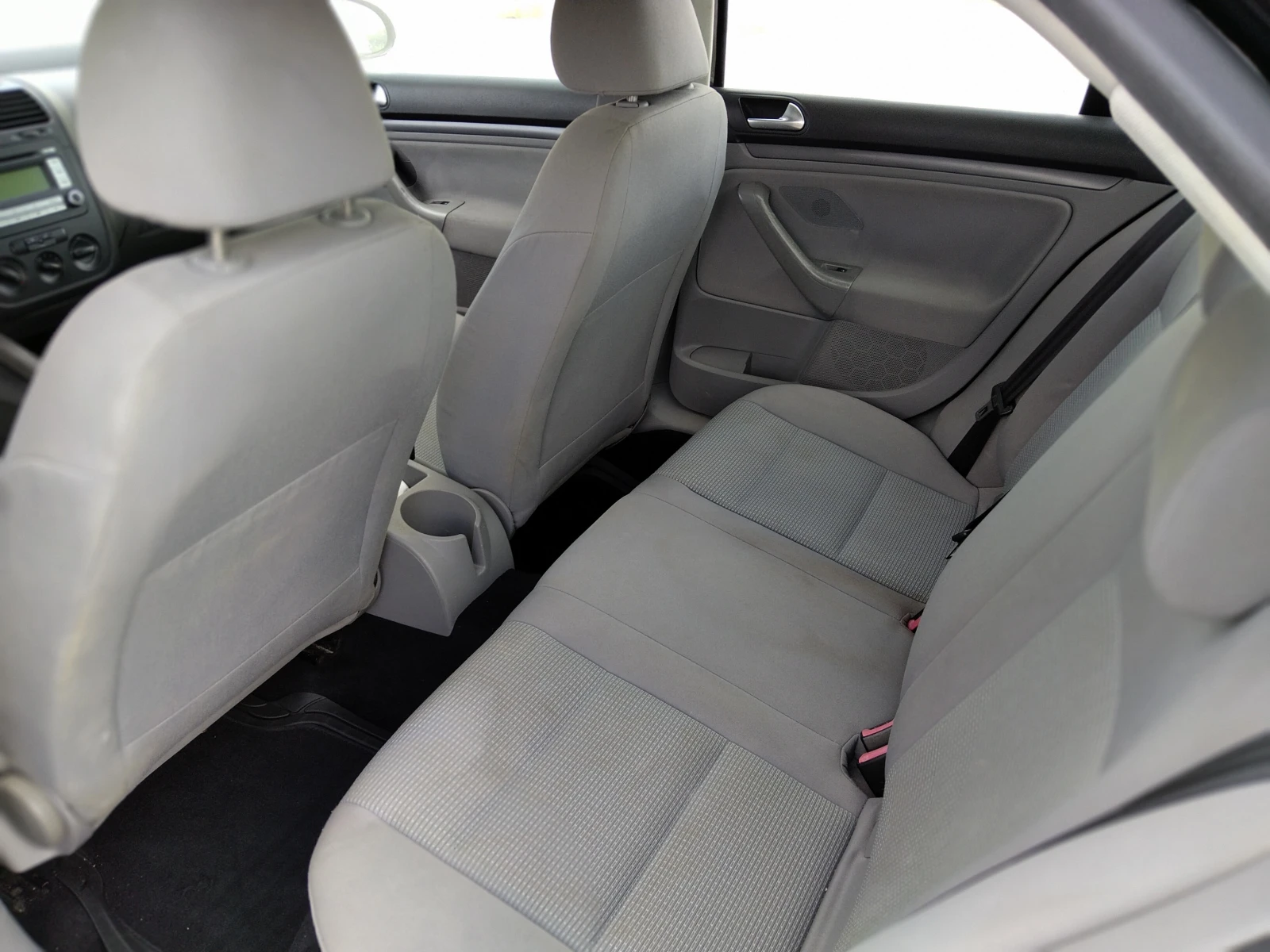 VW Jetta 1, 6i BSE - изображение 6
