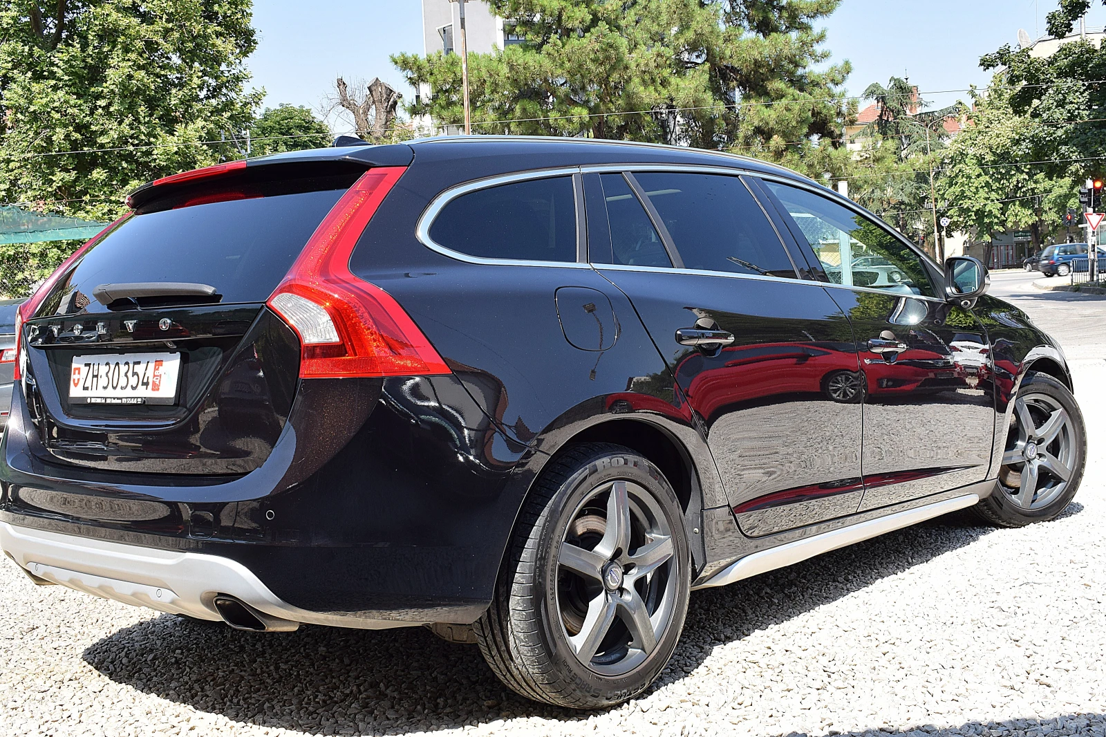 Volvo V60 2.4/D5/205к.с/ШВЕЙЦАРИЯ-4X4/ДИСТРОНИК/BLISS/LANE  - изображение 4