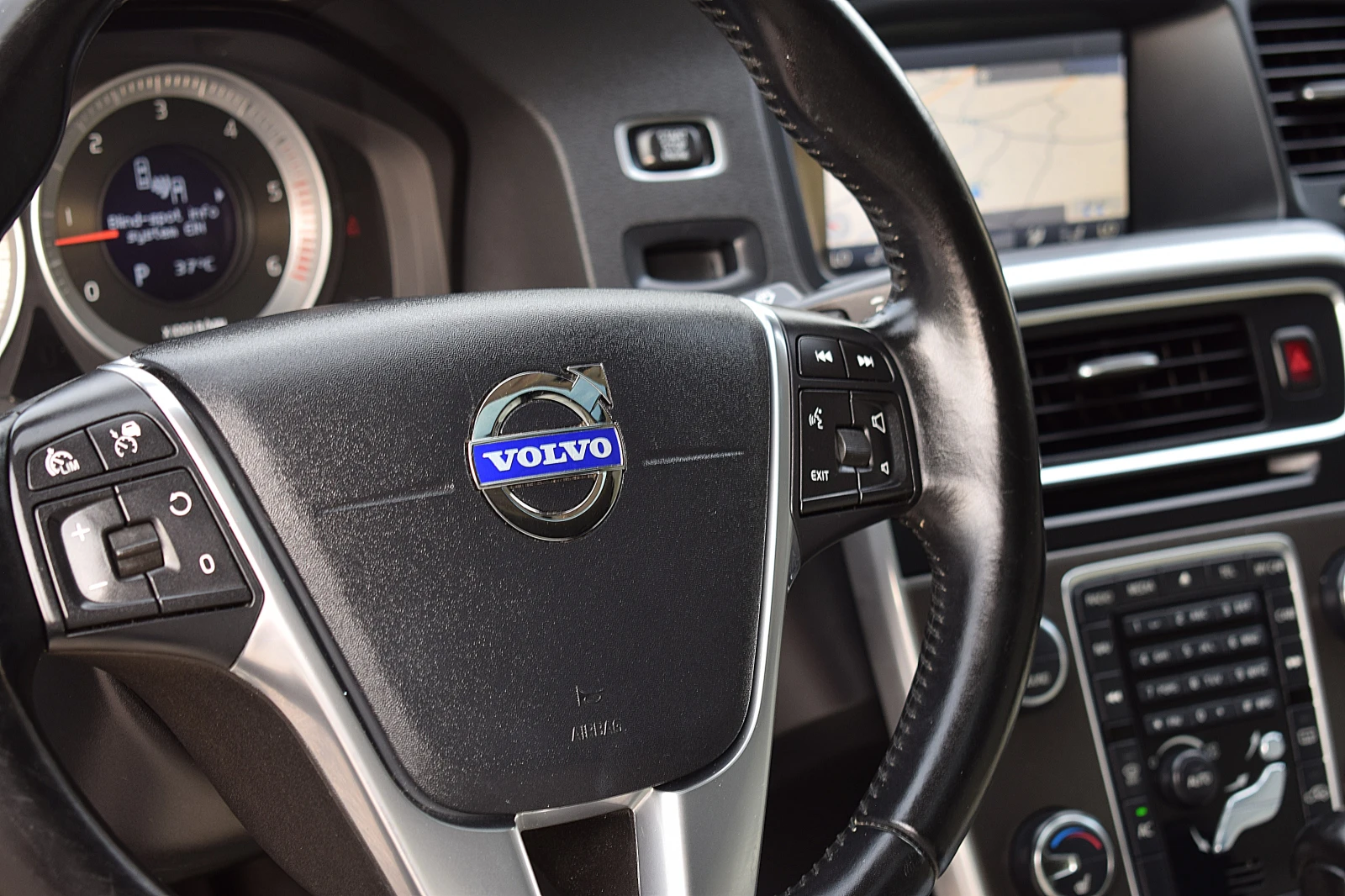 Volvo V60 2.4/D5/205к.с/ШВЕЙЦАРИЯ-4X4/ДИСТРОНИК/BLISS/LANE  - изображение 10