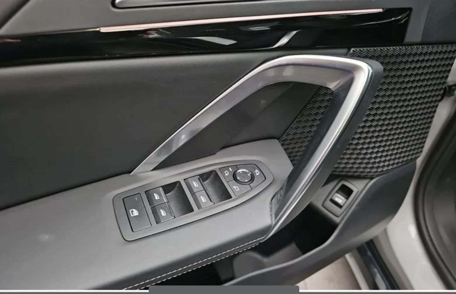 BMW iX1 eDrive20 | Mobile.bg � ����������� 12