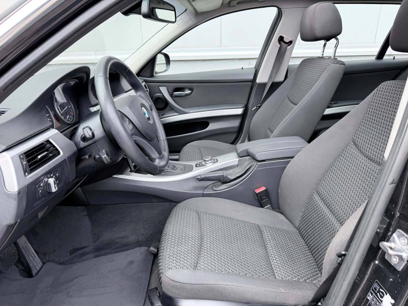 BMW 320, снимка 6 - Автомобили и джипове - 54049204