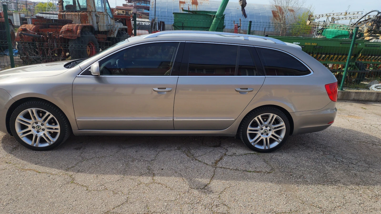 Skoda Superb 2.0TDI 170, снимка 3 - Автомобили и джипове - 54224144