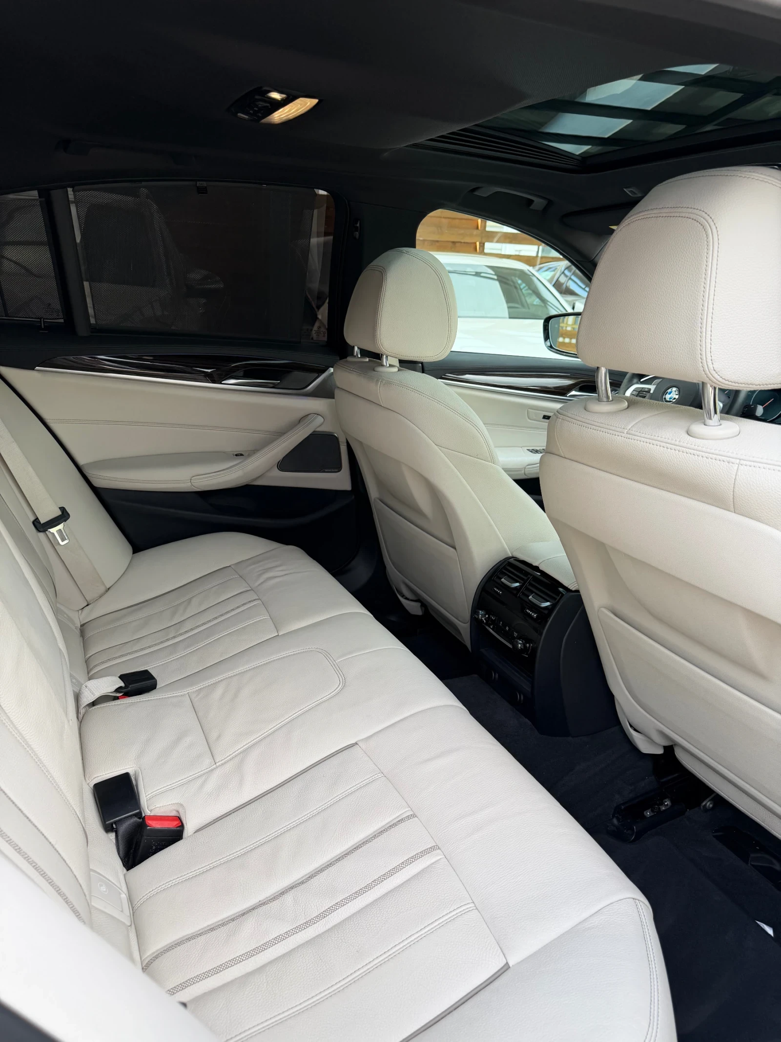 BMW 540 M-pack xDrive, снимка 14 - Автомобили и джипове - 54510776