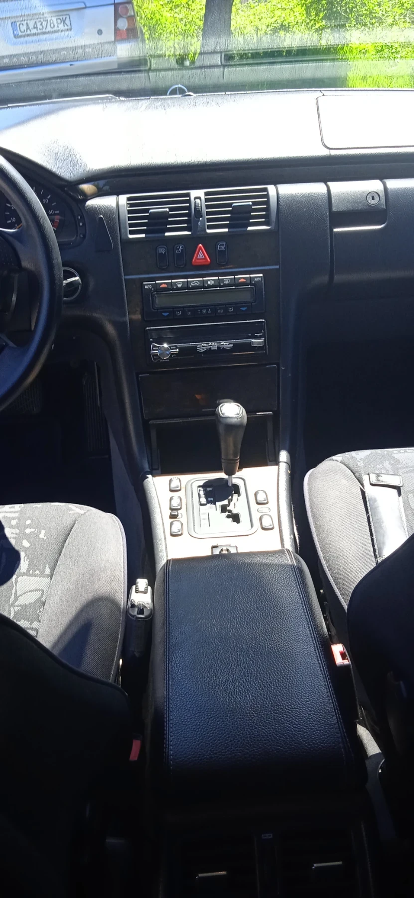 Mercedes-Benz E 240, снимка 4 - Автомобили и джипове - 54698480