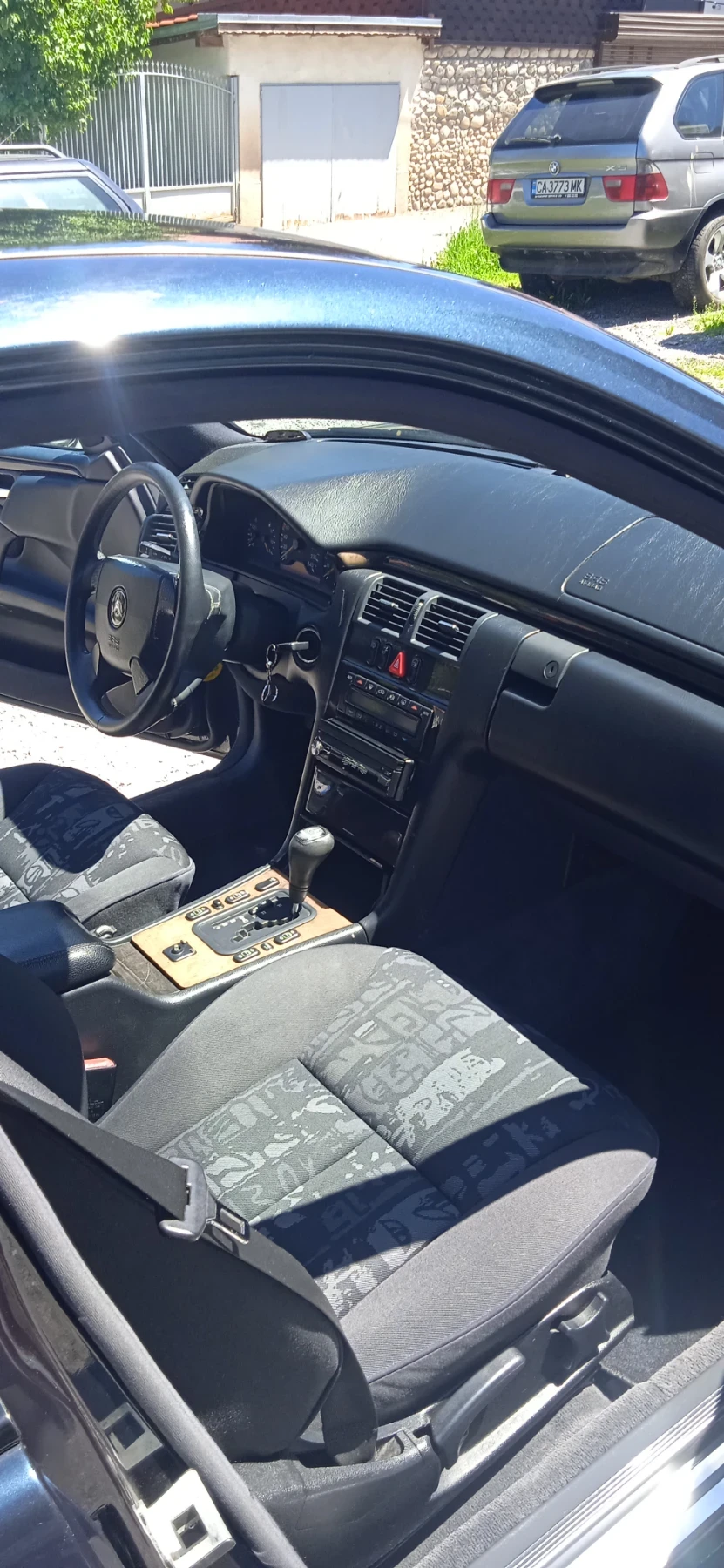 Mercedes-Benz E 240, снимка 9 - Автомобили и джипове - 54698480