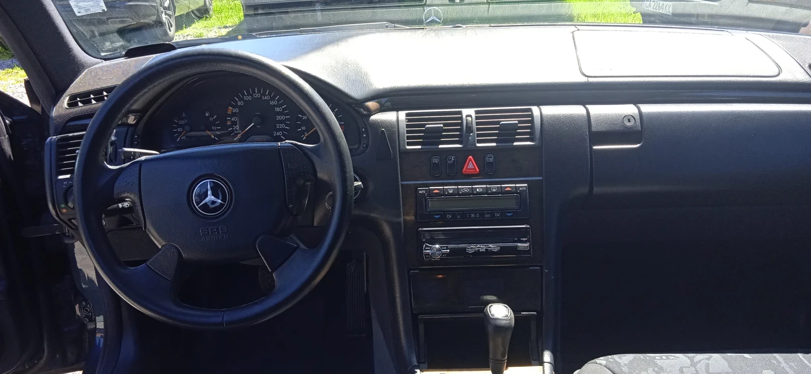 Mercedes-Benz E 240, снимка 3 - Автомобили и джипове - 54698480
