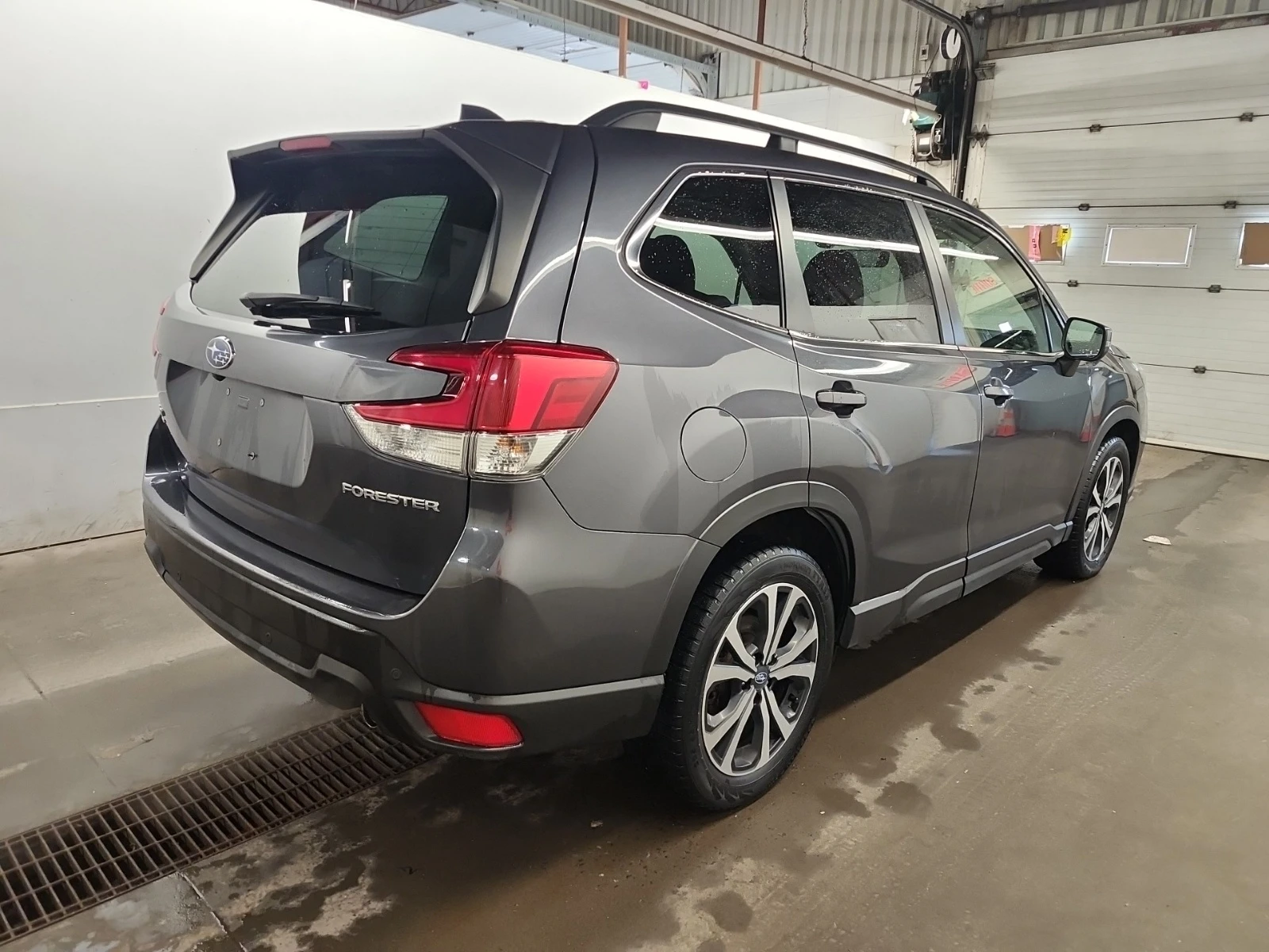 Subaru Forester LIMITED 2.5 * * CARFAX * * АВТО КРЕДИТ * * , снимка 3 - Автомобили и джипове - 55132766