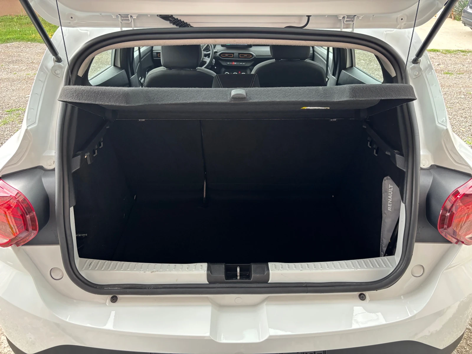 Dacia Sandero 1.0T AVTOMAT STEPWAY SWISS, снимка 16 - Автомобили и джипове - 55135046
