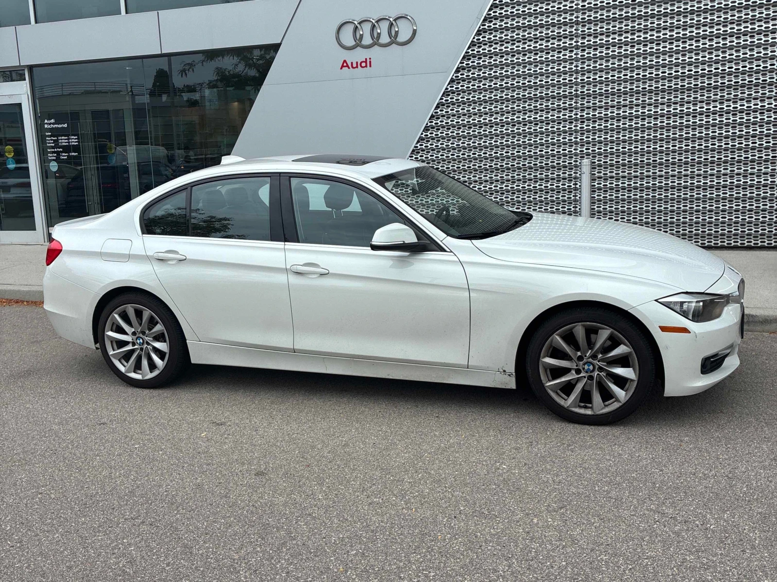 BMW 320 * 320i * CARFAX * БЕЗ ПЪРВОНАЧАЛНА ВНОСКА, снимка 3 - Автомобили и джипове - 55948016