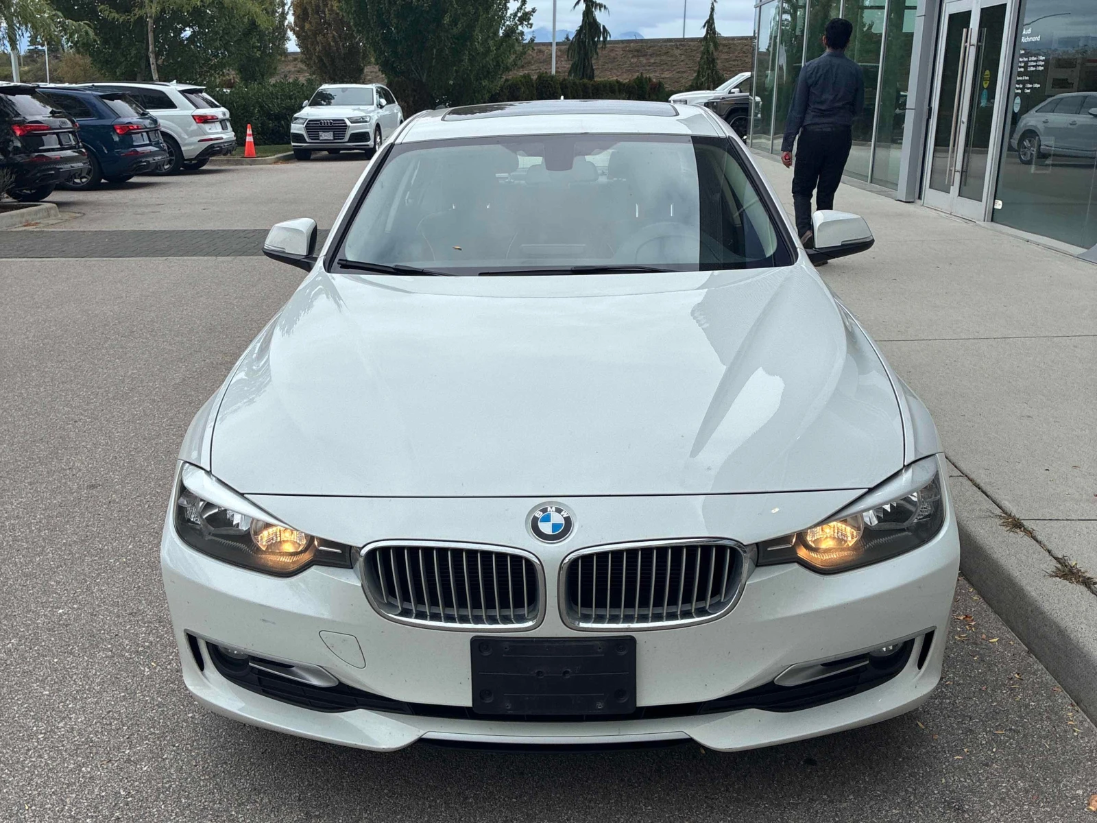 BMW 320 * 320i * CARFAX * БЕЗ ПЪРВОНАЧАЛНА ВНОСКА, снимка 6 - Автомобили и джипове - 55948016