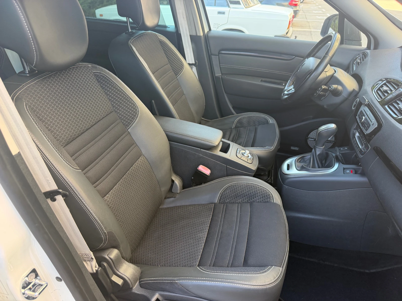 Renault Scenic Facelift / BOSE Edition, снимка 9 - Автомобили и джипове - 56009974